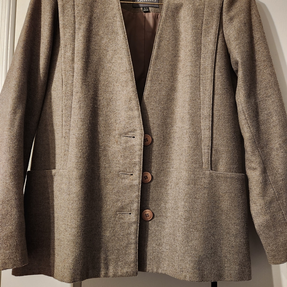 Elegant Women's 2 Piece Suit With Skirt